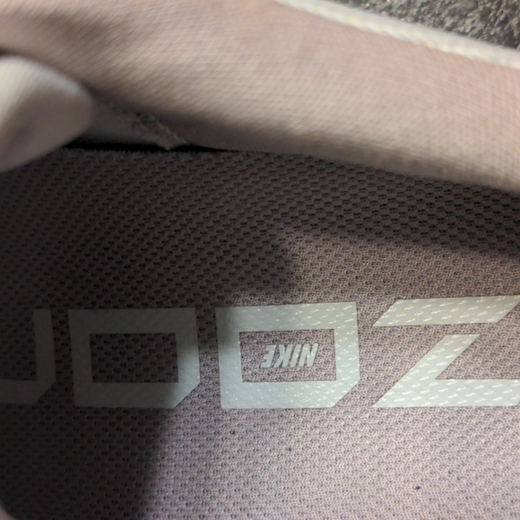 Women's Nike Winflo Zoom 8, size 9, like new, white and light blue and silver - Picture 7 of 8